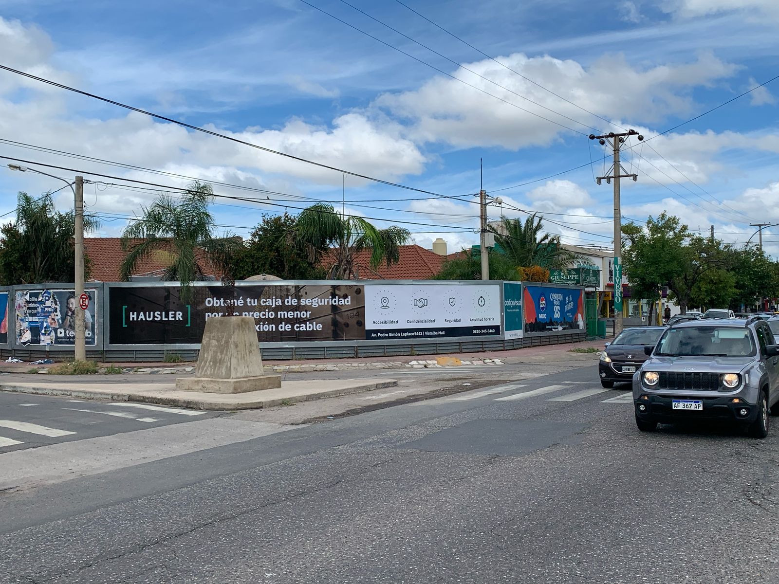 P- Av. Rafael Nuñez esq. Gervasio Mendez